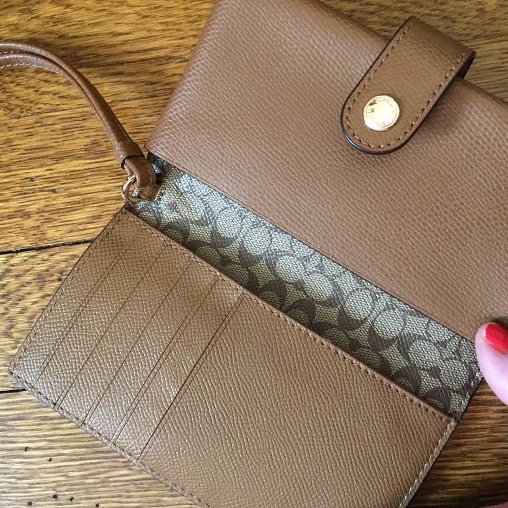 Coach Wristlet - Picture 3 of 8